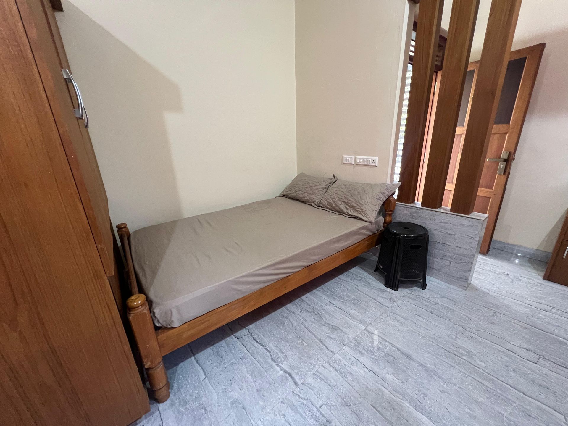 Pearl Nest Homestay double bed