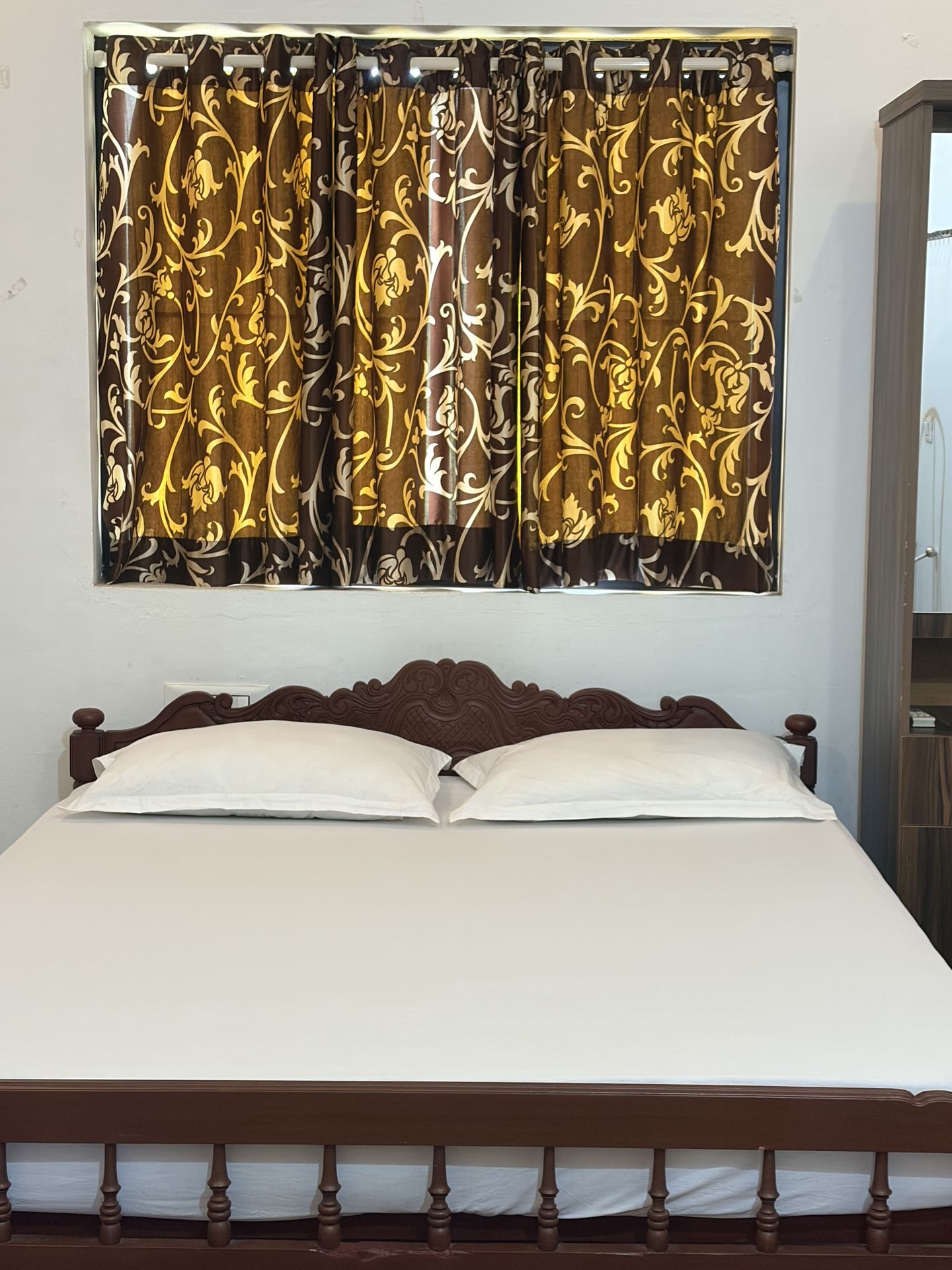 Thushara Homestay bedroom with double bed