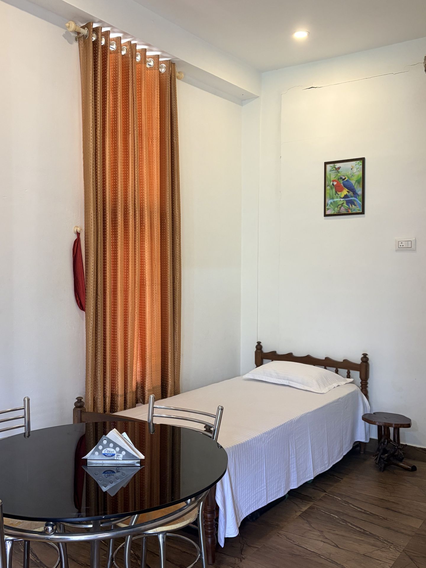 Thushara Homestay extra bed with dining table