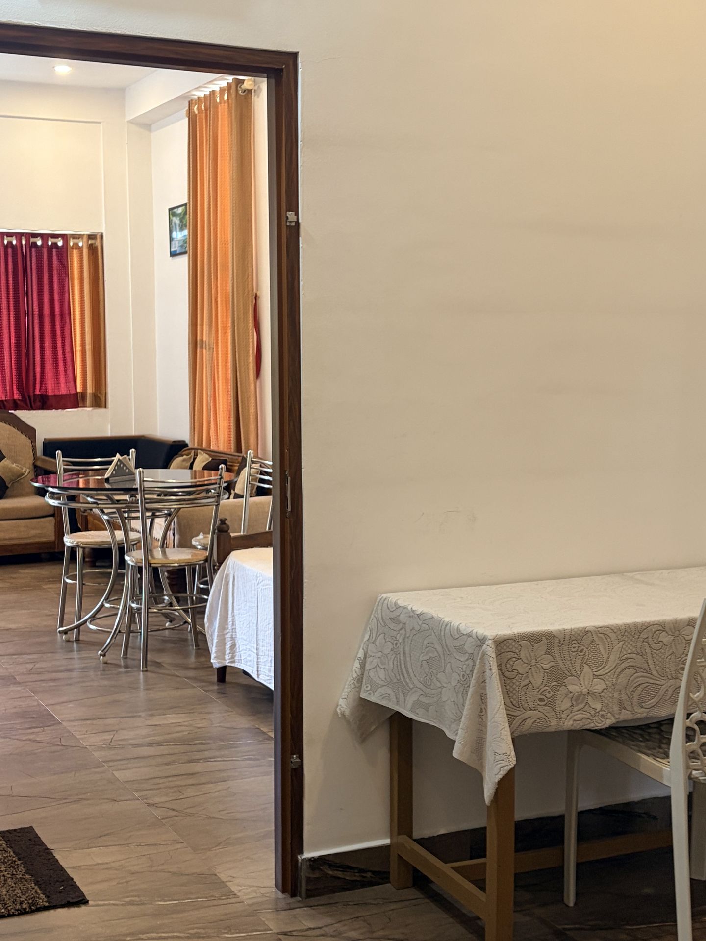 Thushara Homestay study table